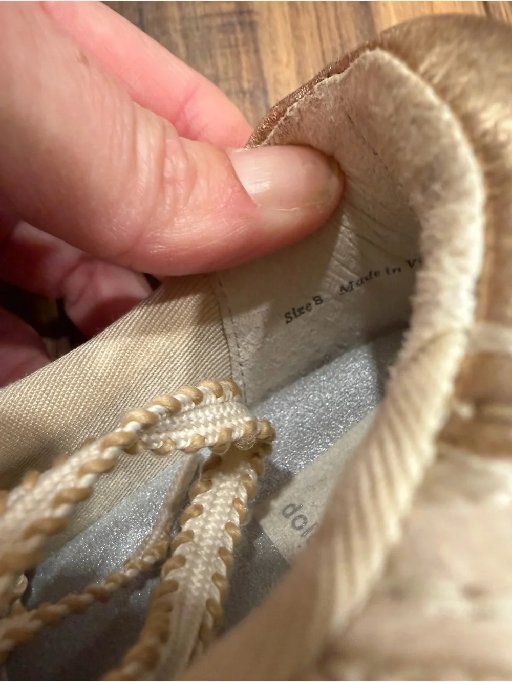 Dolce Vita comfortable beige